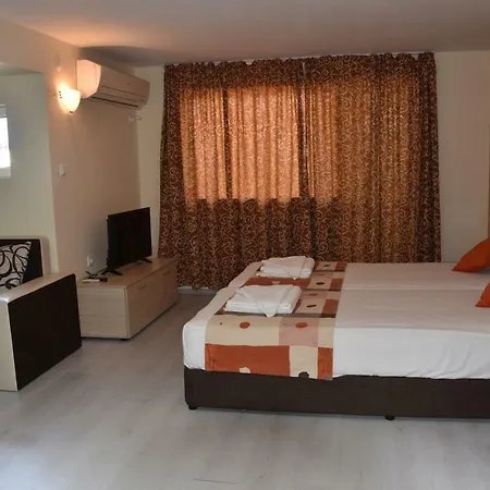 Апартхотел Lucky Family