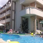 Lucky Family Aparthotel