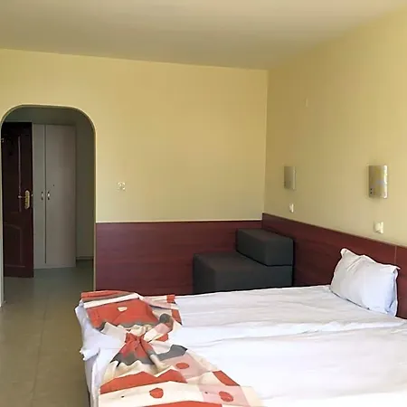 Aparthotel Lucky Family 4*