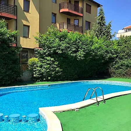 Lucky Family Aparthotel 4*