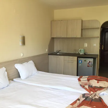 Lucky Family 4* رافدا